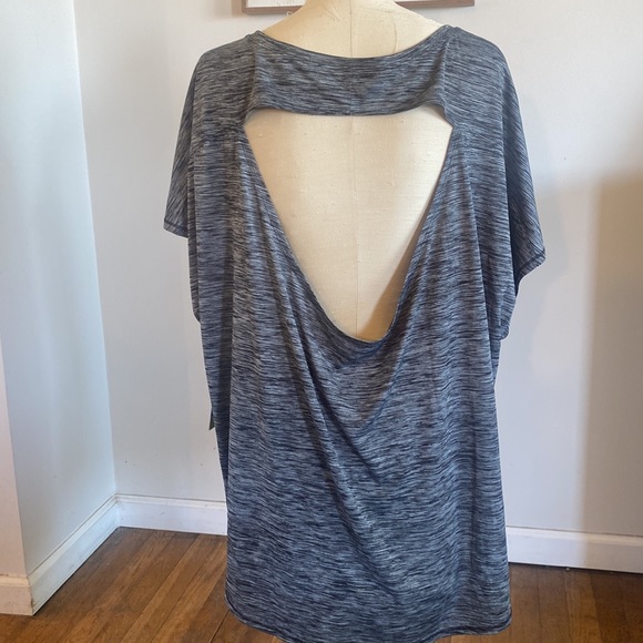 NEW Xersion 4X quick dri top - Picture 7 of 9